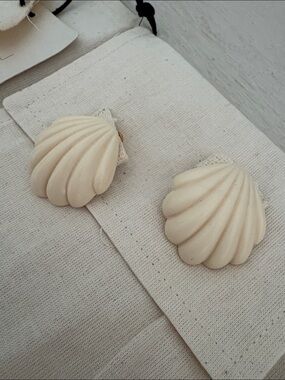 NWT Johanna Ortiz Aztec Shell Earrings